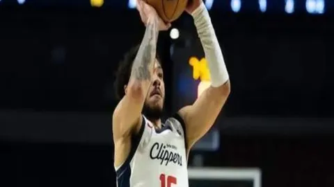 曼联考虑抛售加拿大球星以减轻财务压力，切尔西积极追逐，阿莫林深感失落